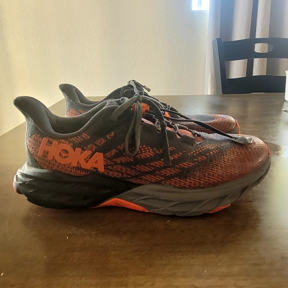 Hoka Men's Vibrant Orange and Black Athletic Shoes Sz 7